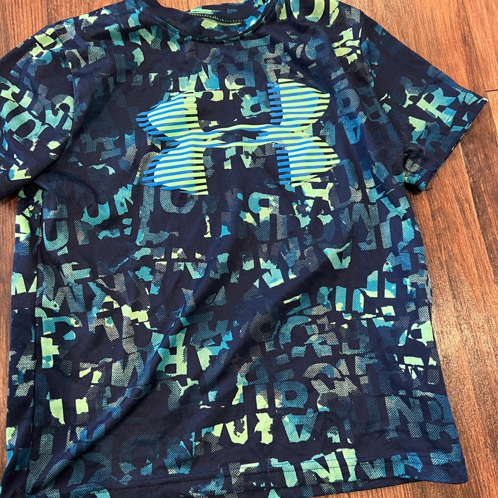 Under Armour, Boys size S, like new